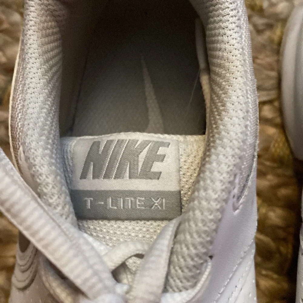Nike T-Lite XL Sneakers